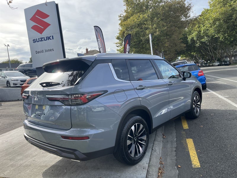 2026 Mitsubishi Outlander LS image 5