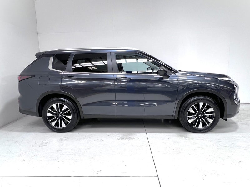 2026 Mitsubishi Outlander LS 2.5 4WD SUV image 3