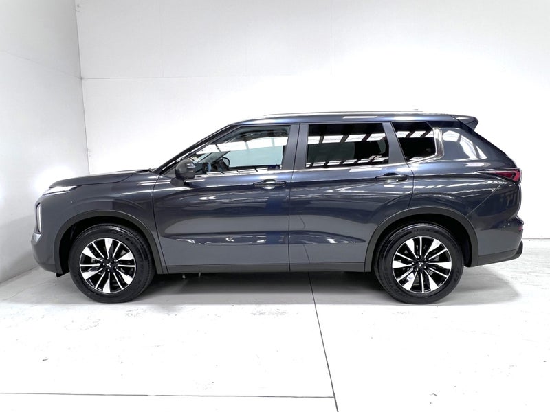 2026 Mitsubishi Outlander LS 2.5 4WD SUV - NEW... image 4