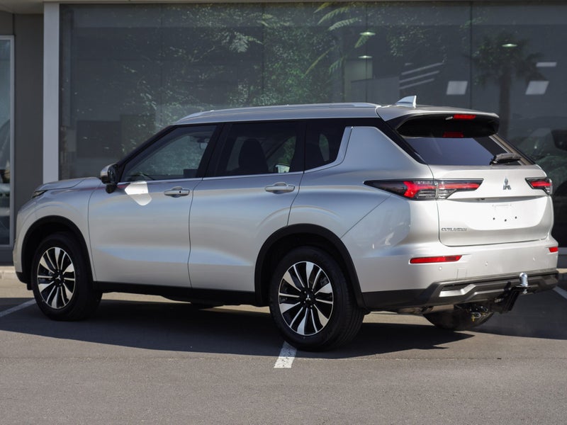 2026 Mitsubishi Outlander LS 2.5 PETROL 5 SEAT... image 2