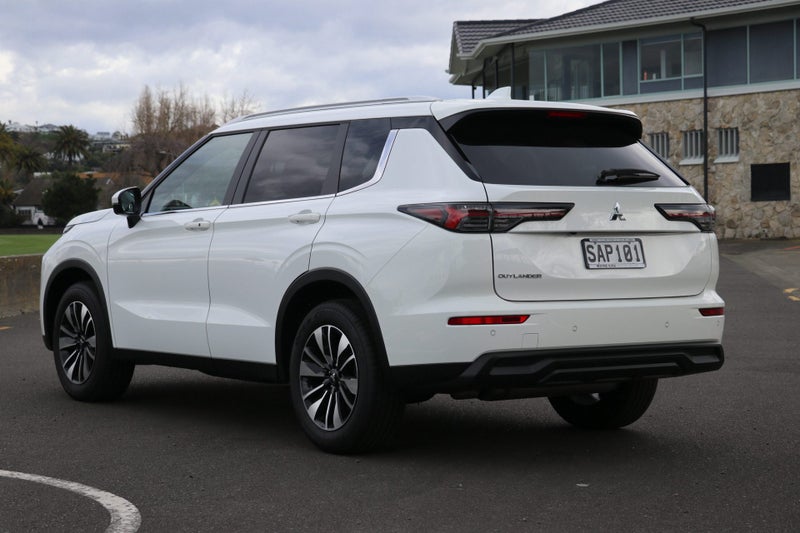 2026 Mitsubishi Outlander LS 2.5P 2WD image 2