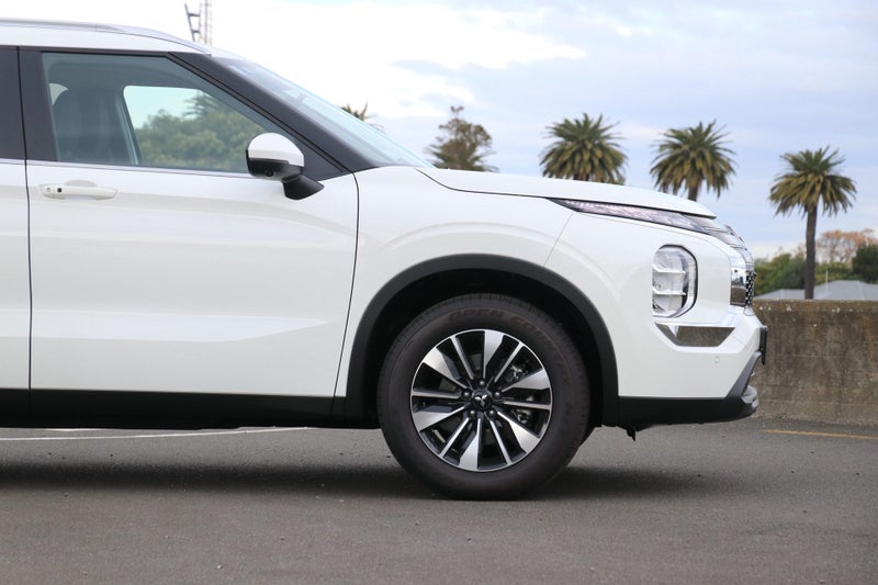 2026 Mitsubishi Outlander LS 2.5P 2WD image 5