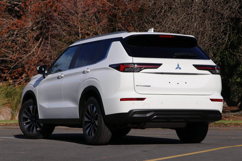 2026 Mitsubishi Outlander LS 2.5P 2WD image 2