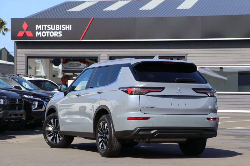 2026 Mitsubishi Outlander LS 2.5P 2WD image 2