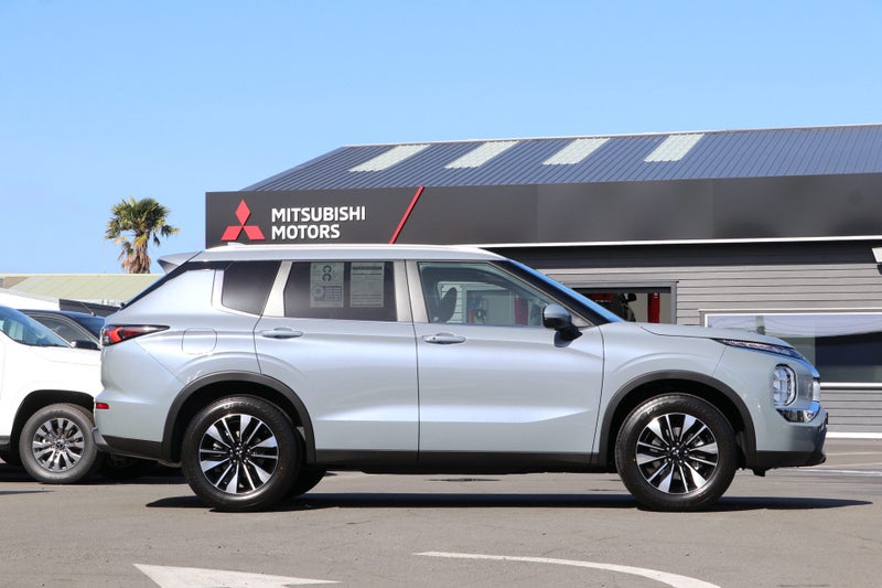 2026 Mitsubishi Outlander LS 2.5P 2WD image 3