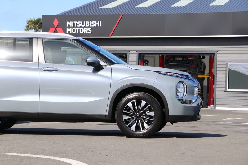 2026 Mitsubishi Outlander LS 2.5P 2WD image 4