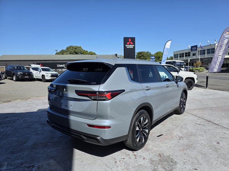 2026 Mitsubishi Outlander LS 2.5P 4WD image 2