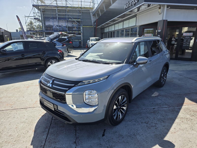 2026 Mitsubishi Outlander LS 2.5P 4WD image 3