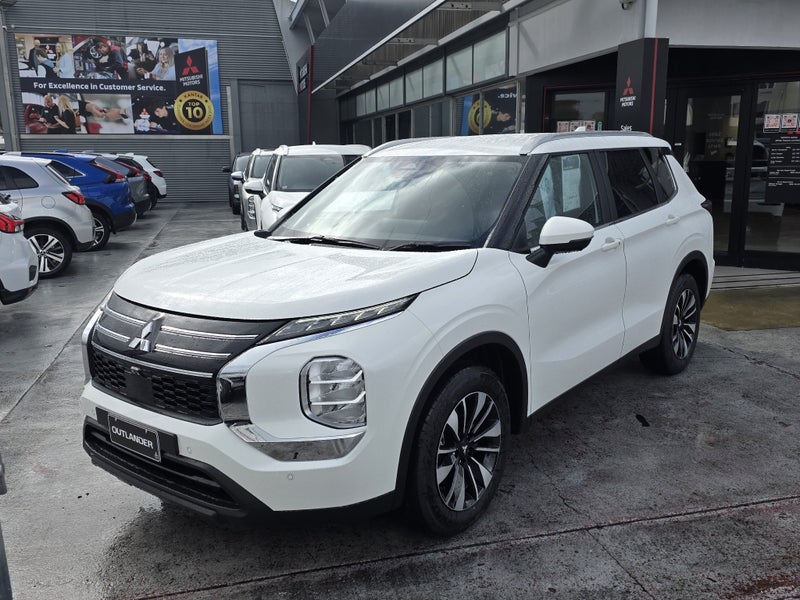 2026 Mitsubishi Outlander LS 2.5P image 4