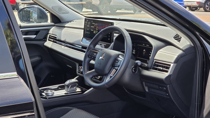 2026 Mitsubishi Outlander Ls 2.5P AUTO 2WD image 3