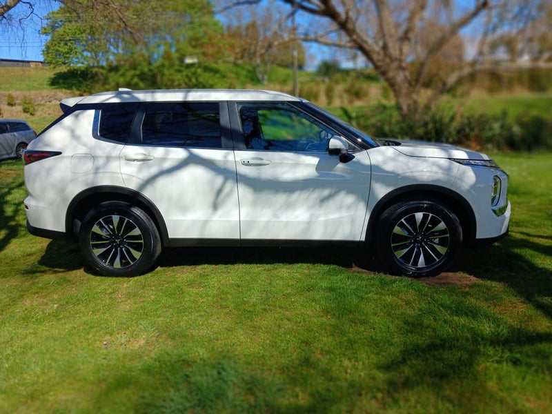 2026 Mitsubishi Outlander LS 2.5P/CVT image 3
