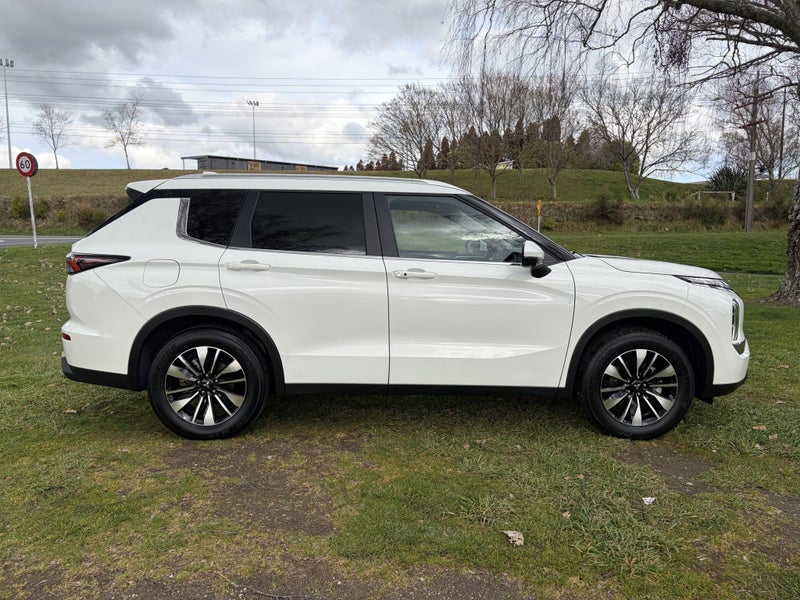 2026 Mitsubishi Outlander LS 2.5P/CVT image 3