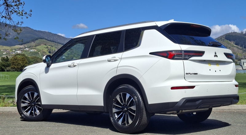 2026 Mitsubishi Outlander LS 2WD - image 4