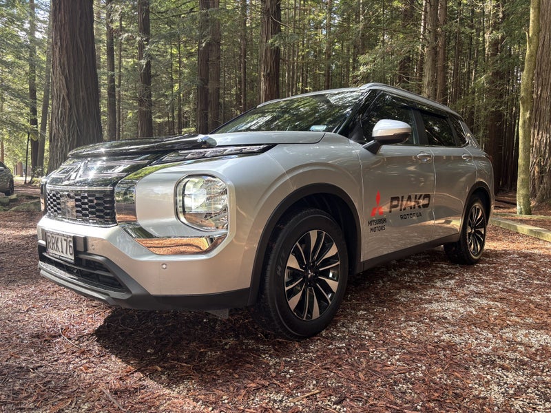 2026 Mitsubishi Outlander LS 2WD image 3