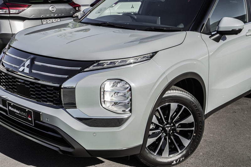 2026 Mitsubishi Outlander LS 2WD image 3