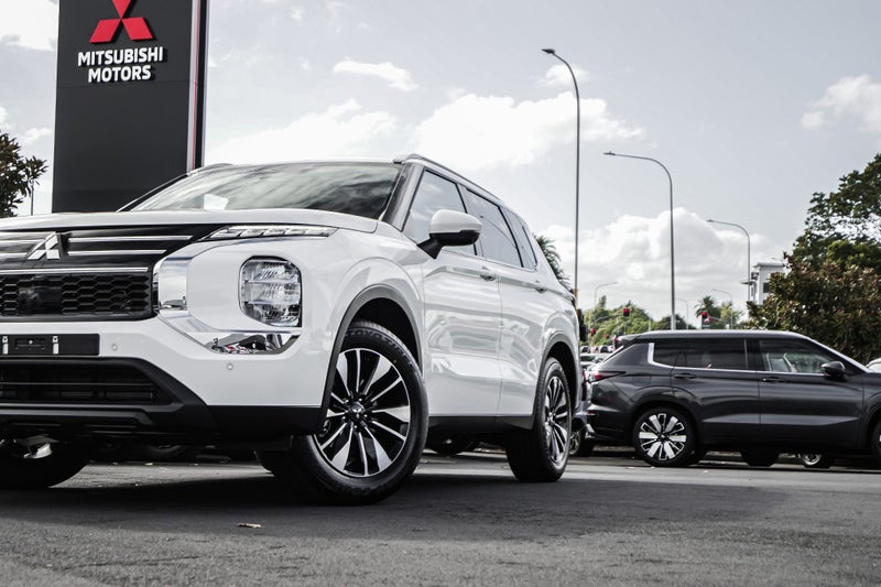 2026 Mitsubishi Outlander LS 2WD image 2