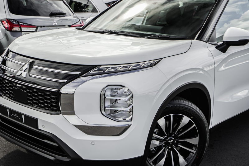 2026 Mitsubishi Outlander LS 2WD image 3