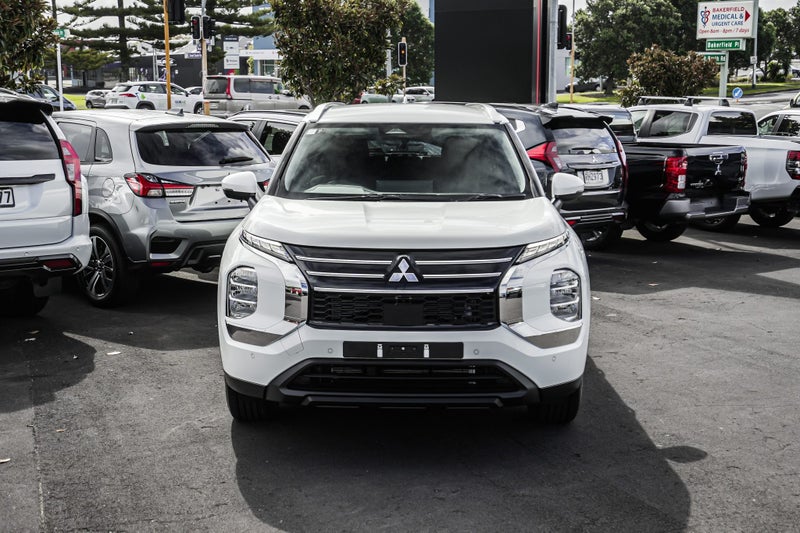 2026 Mitsubishi Outlander LS 2WD image 4