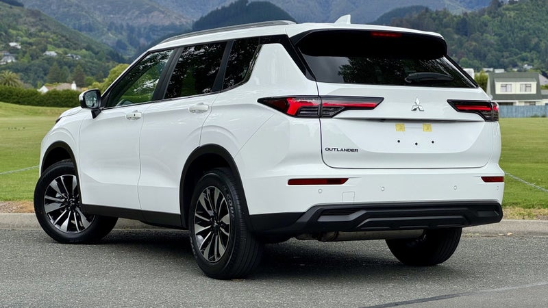 2026 Mitsubishi Outlander LS 2WD - IN STOCK image 3