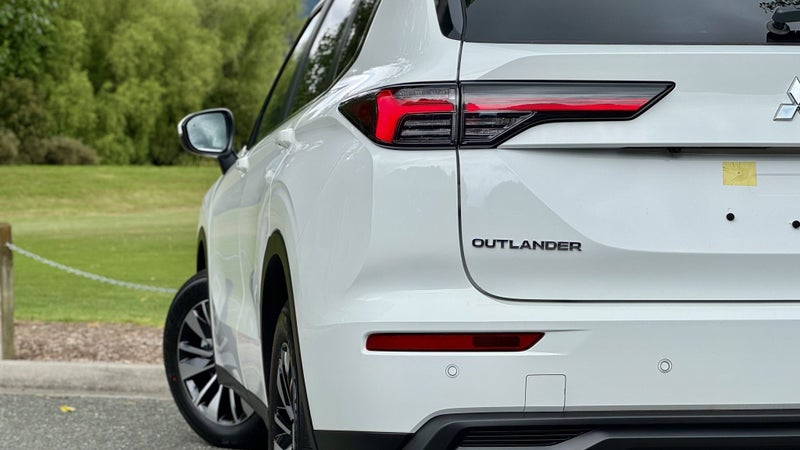 2026 Mitsubishi Outlander LS 2WD - IN STOCK image 5