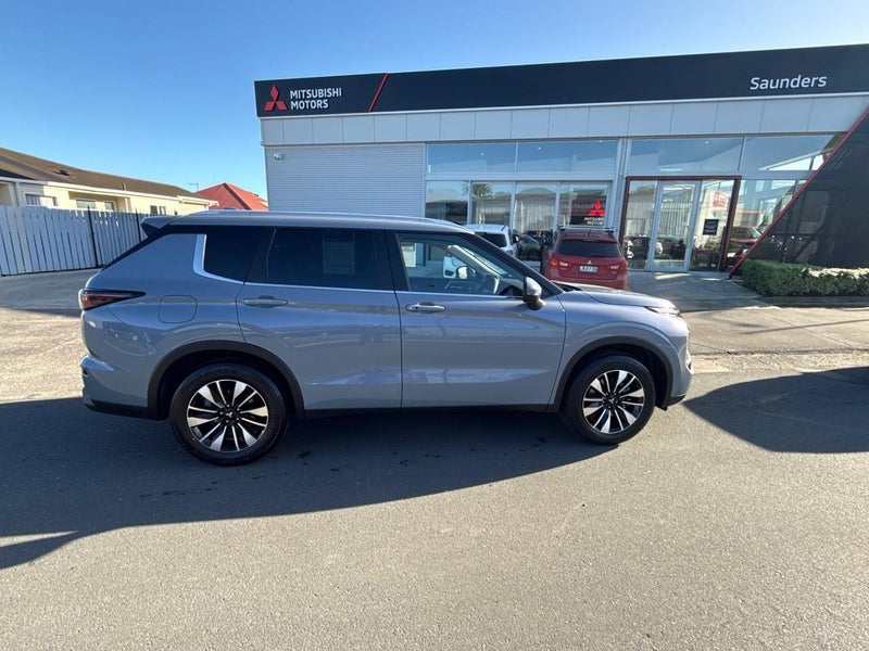 2026 Mitsubishi Outlander Ls image 4