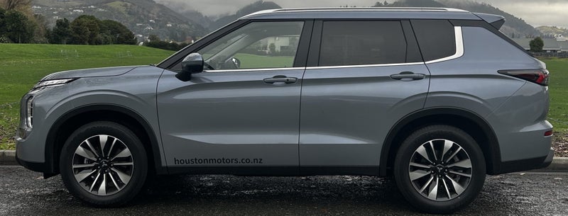 2026 Mitsubishi Outlander LS 4WD - DEMO image 3