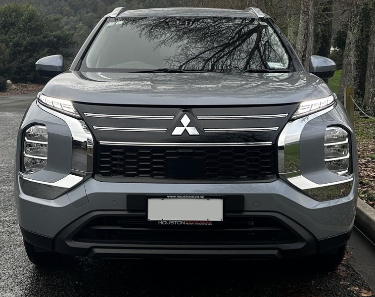 2026 Mitsubishi Outlander LS 4WD - DEMO image 3