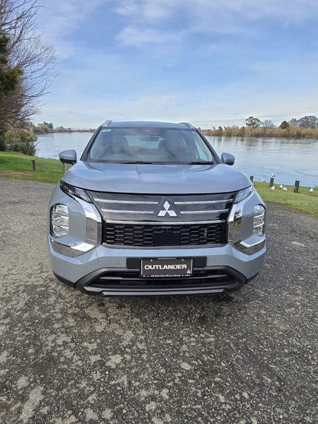 2026 Mitsubishi Outlander LS image 2