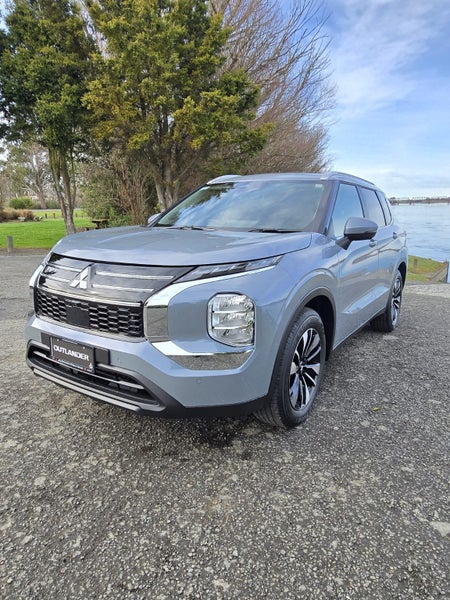 2026 Mitsubishi Outlander LS image 3