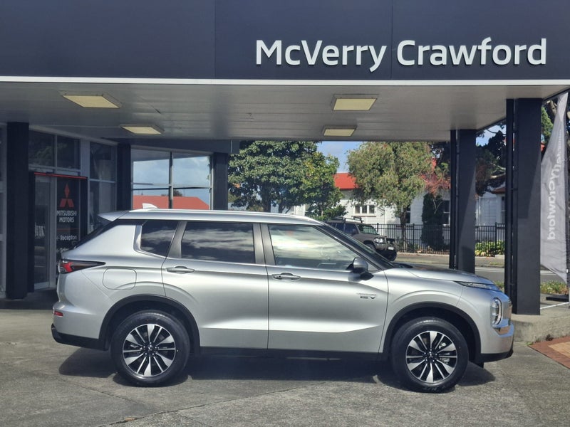 2026 Mitsubishi Outlander LS PHEV/4WD - image 3