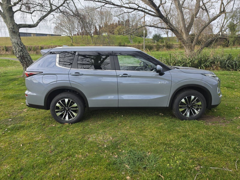 2026 Mitsubishi Outlander LS PHEV/4WD/AT image 2