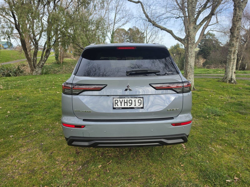 2026 Mitsubishi Outlander LS PHEV/4WD/AT image 4