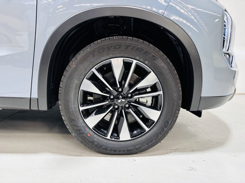 2026 Mitsubishi Outlander Ls Phev/4Wd/At image 3