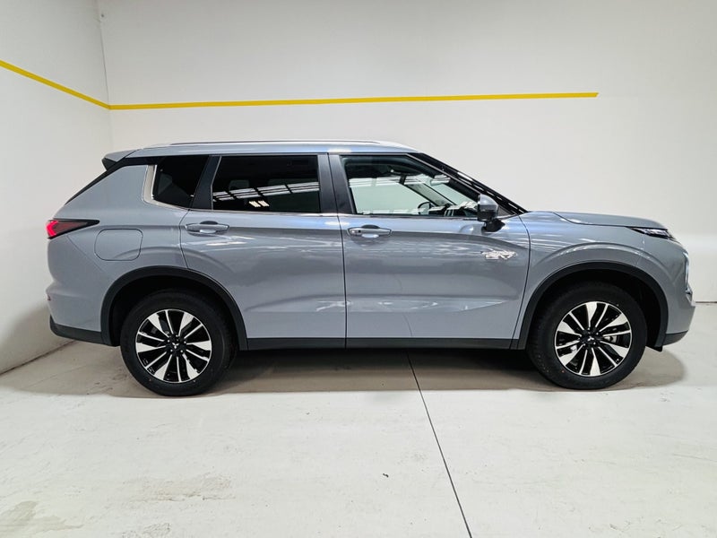 2026 Mitsubishi Outlander Ls Phev/4Wd/At image 4