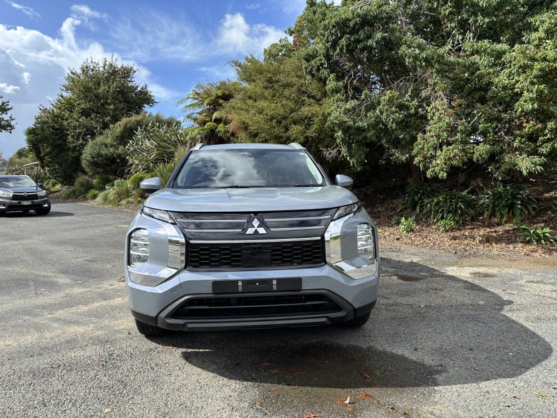 2026 Mitsubishi Outlander LS PHEV/4WD/AT AUTO P... image 2