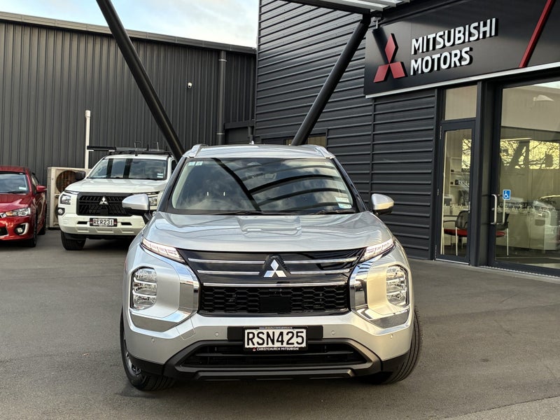 2026 Mitsubishi Outlander LS PHEV AWD image 2