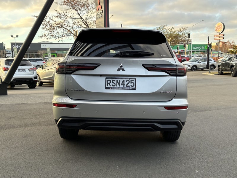 2026 Mitsubishi Outlander LS PHEV AWD image 5