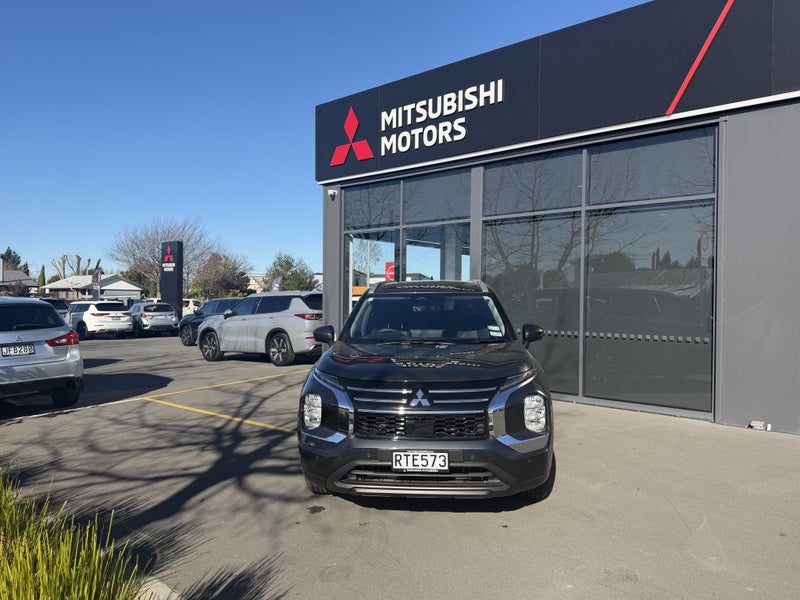2026 Mitsubishi Outlander LS PHEV - Fantastic F... image 4