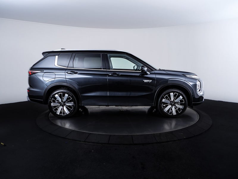 2026 Mitsubishi Outlander PHEV EXCEED 4WD image 2