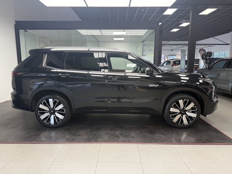 2026 Mitsubishi Outlander PHEV EXCEED 4WD image 2