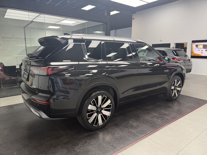 2026 Mitsubishi Outlander PHEV EXCEED 4WD image 3