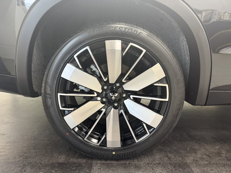 2026 Mitsubishi Outlander PHEV EXCEED 4WD image 4
