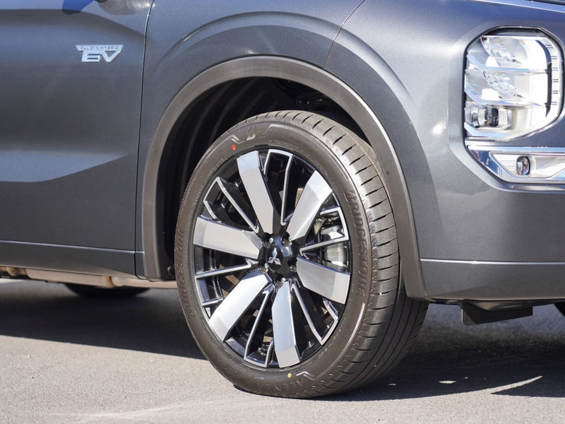 2026 Mitsubishi Outlander PHEV EXCEED 4WD image 3