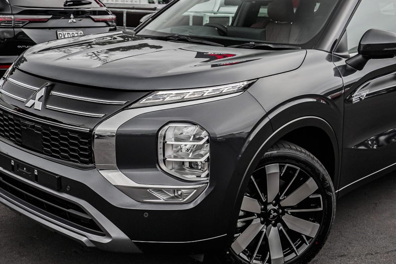 2026 Mitsubishi Outlander PHEV EXCEED 4WD image 2