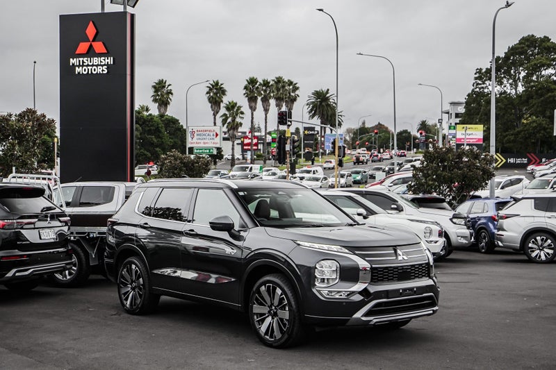 2026 Mitsubishi Outlander PHEV EXCEED 4WD image 4