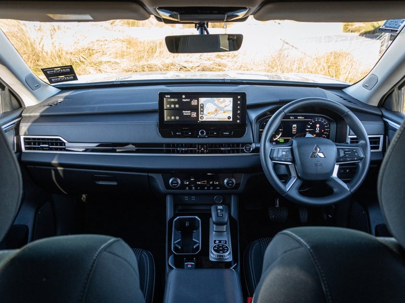 2026 Mitsubishi Outlander PHEV LS 2.4 4WD Auto image 2