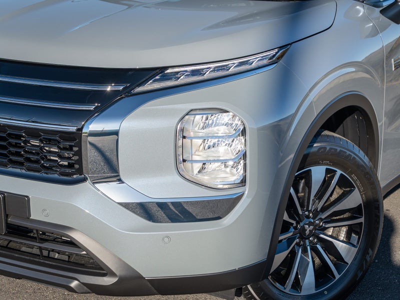 2026 Mitsubishi Outlander PHEV LS 2.4 4WD Auto image 3