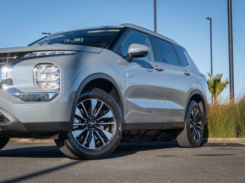 2026 Mitsubishi Outlander PHEV LS 2.4 4WD Auto image 5