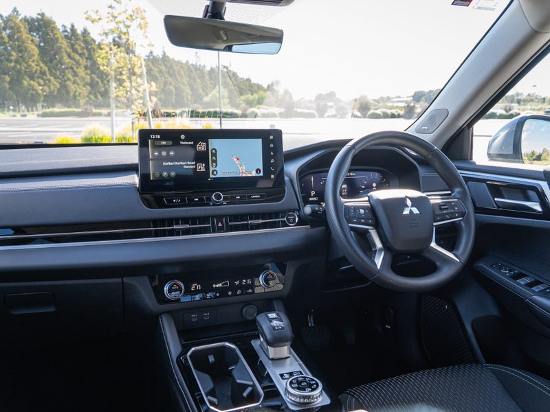 2026 Mitsubishi Outlander PHEV LS 2.4 4WD Auto image 2