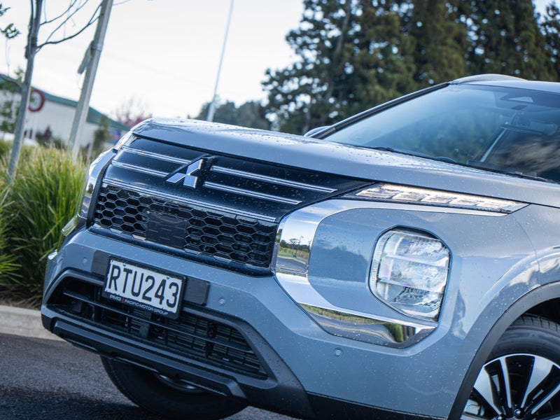 2026 Mitsubishi Outlander PHEV LS 2.4 4WD Auto image 3